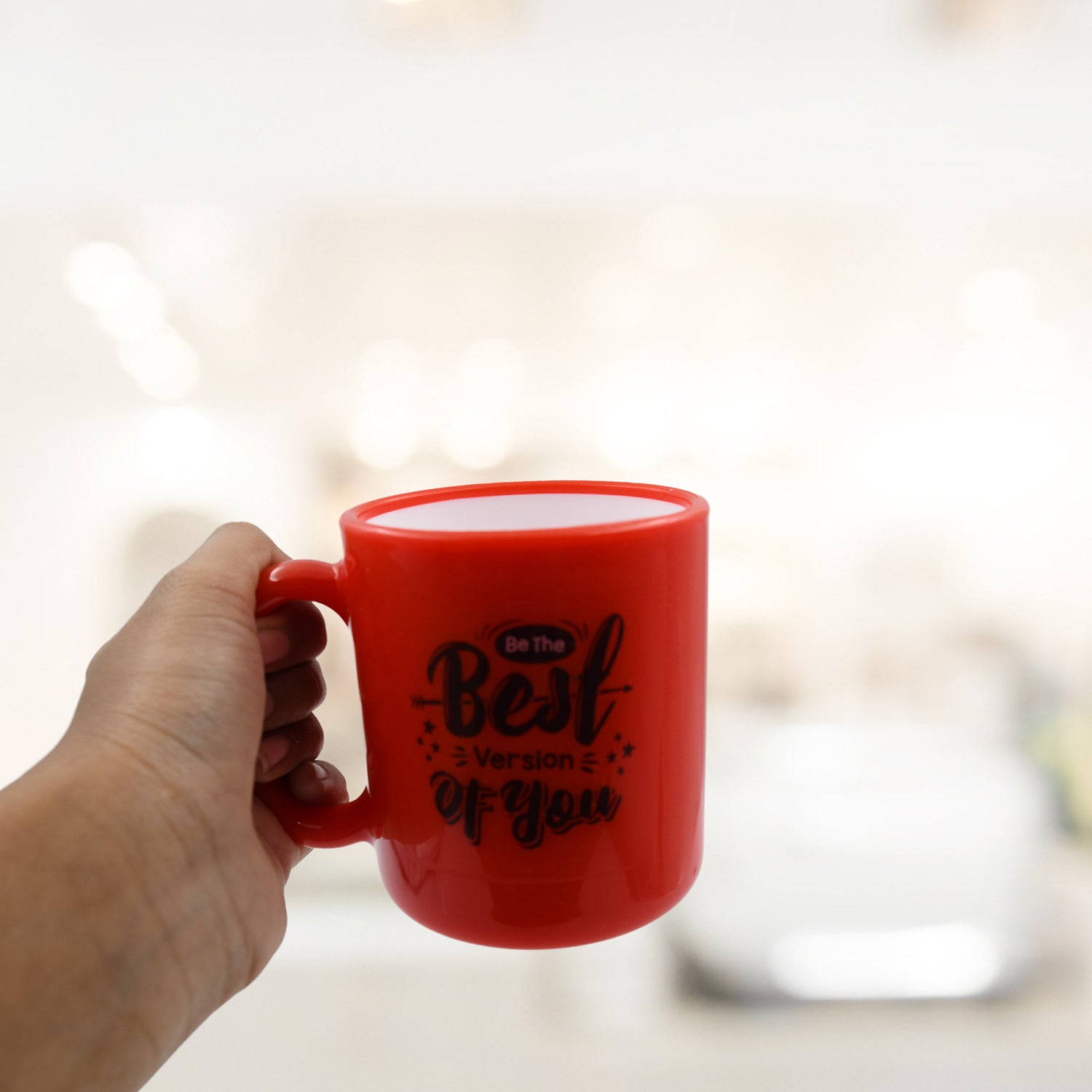 Elegant coffee mug for beverages, includes a spoon Elegant coffee mug for beverages, includes a spoon